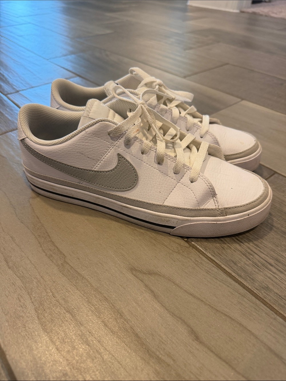 Nike Men’s Low-Top Sneakers - White with Light Gray Swoosh
